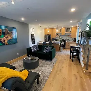  Apartment Cheerful New Modern Townhome Close To Downtown